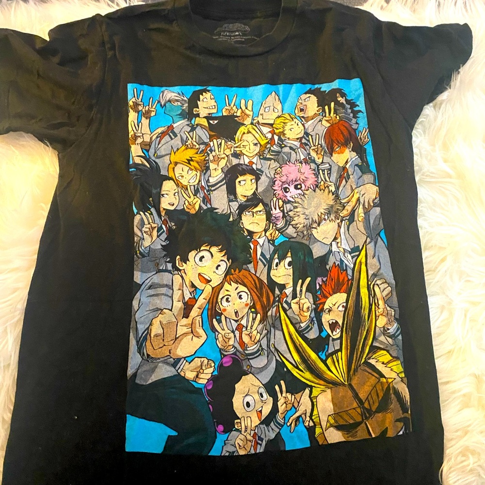 Girls anime shirt small